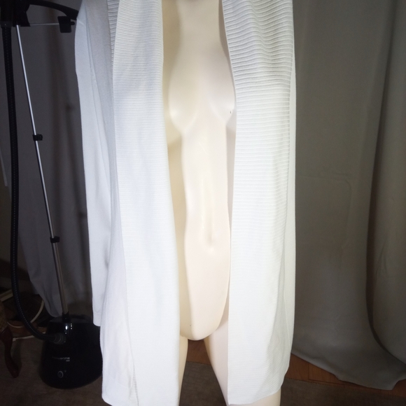 Elegant White Cardigan - Picture 1 of 3